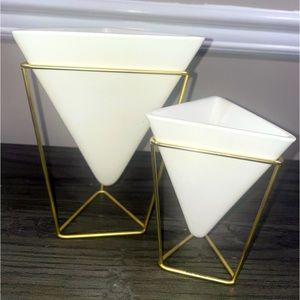 Like New. Umbra Vases/Planters.